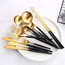 Load image into Gallery viewer, Black gold cutlery set
