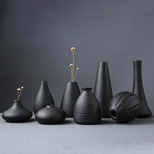 Load image into Gallery viewer, Black ceramic vase
