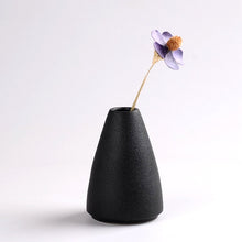 Load image into Gallery viewer, Black ceramic vase
