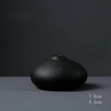 Load image into Gallery viewer, Black ceramic vase
