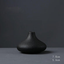 Load image into Gallery viewer, Black ceramic vase
