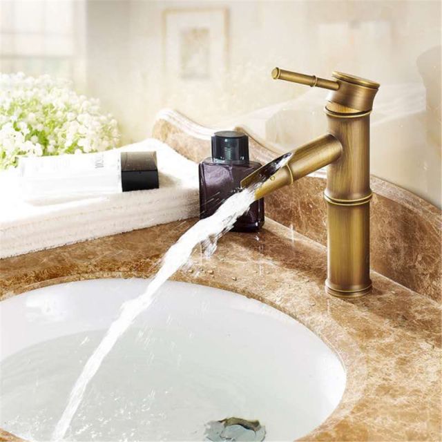 Minimalist bathroom basin faucets